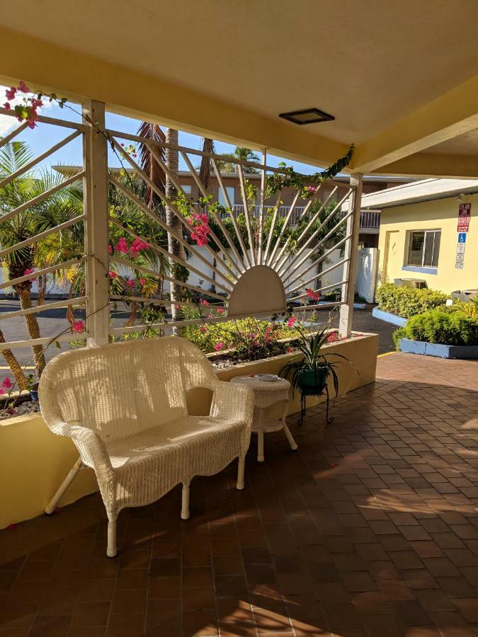 Arvilla Resort St. Pete Beach Bagian luar foto